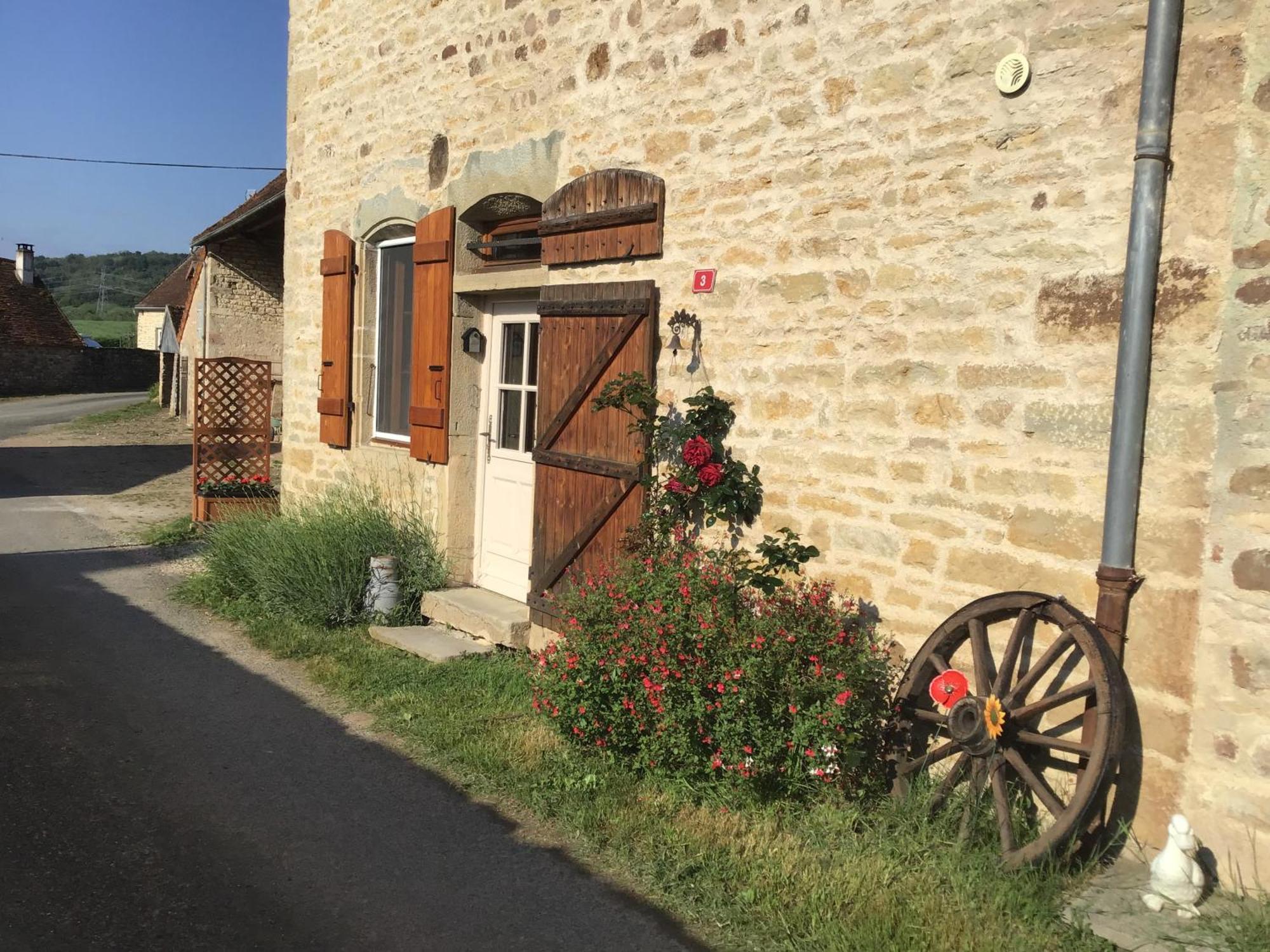 Le Petit Pressoir - Charmant Studio Collonges-en Charollais ภายนอก รูปภาพ